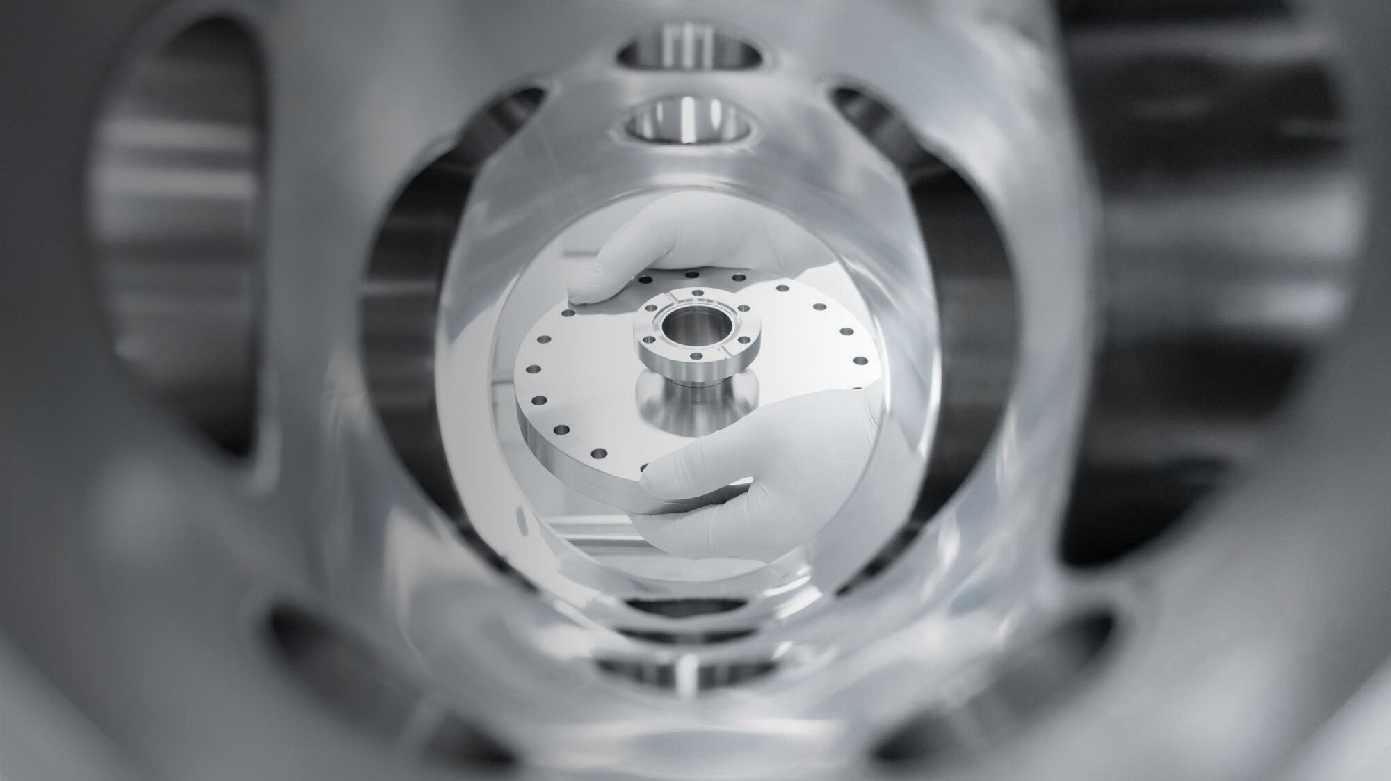 Service; Close-up of a vacuum chamber