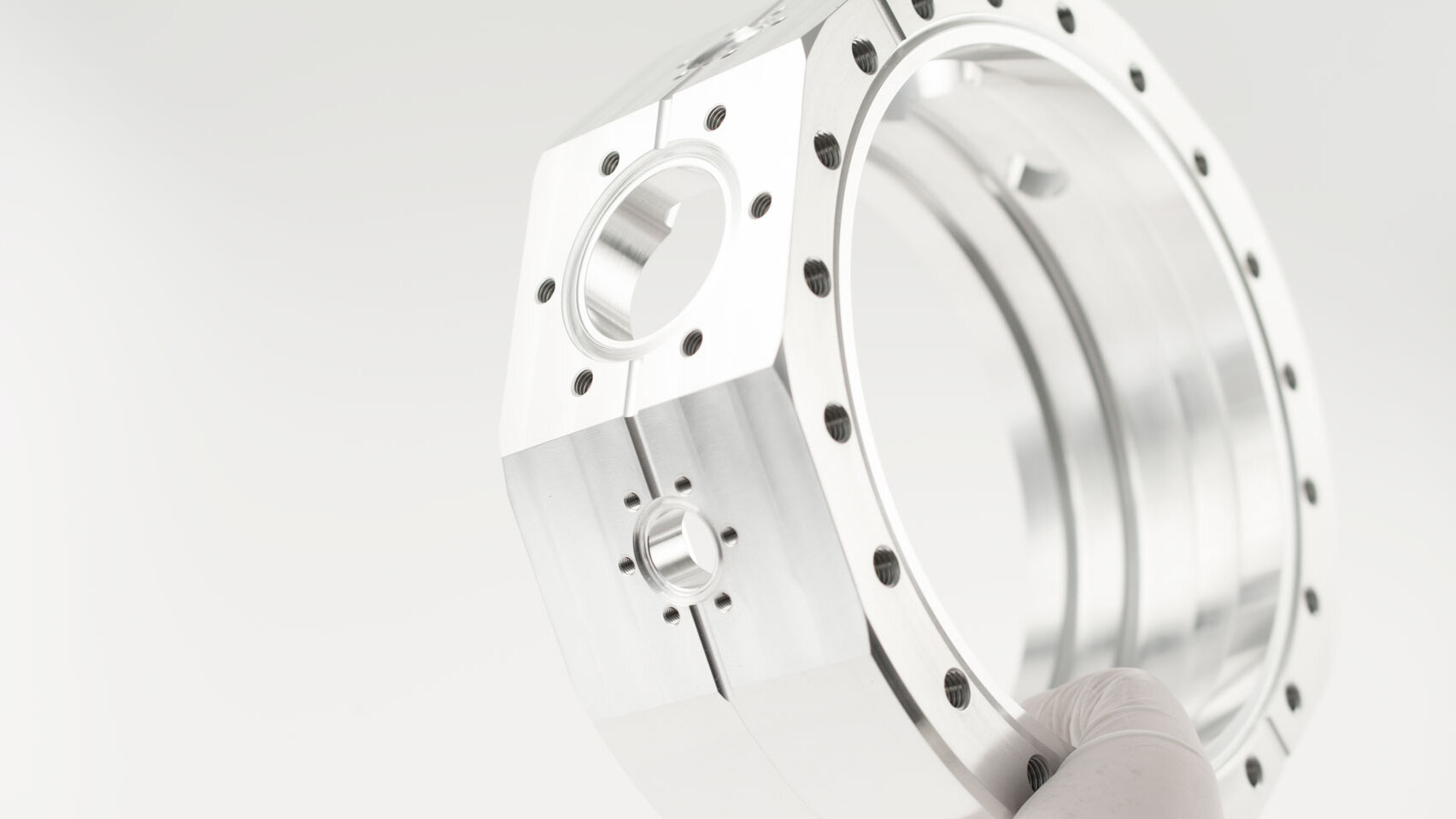 Close to standard components; AluVaC milled component chamber