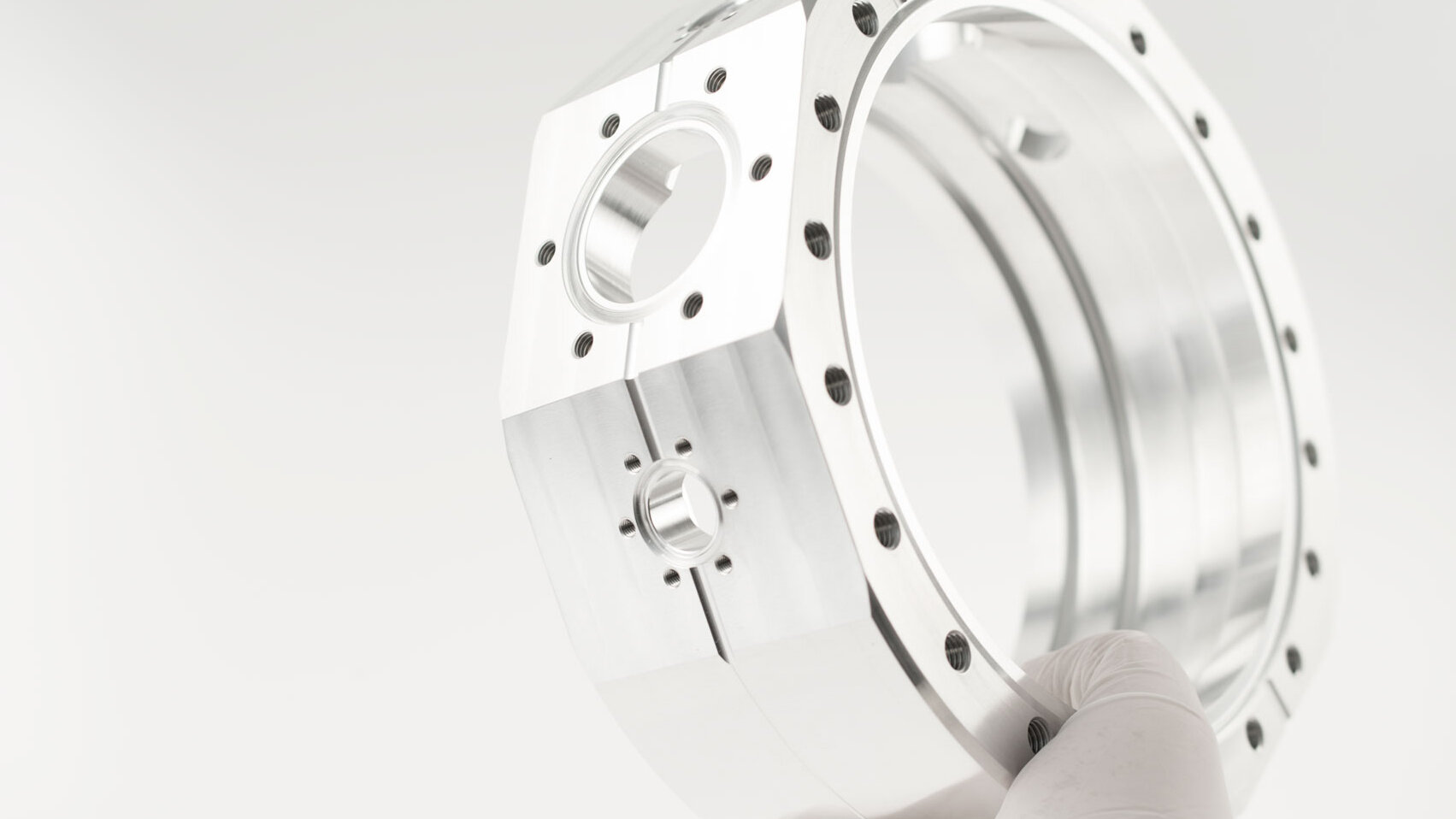 Close to standard components; AluVaC milled component chamber