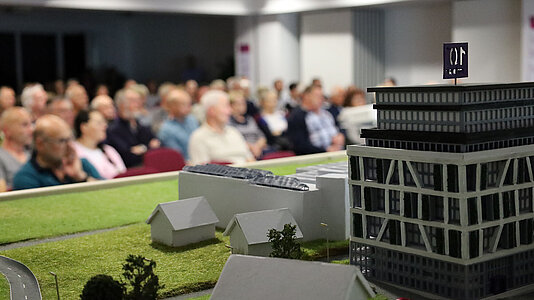 Model of the company expansion in the citizens' meeting