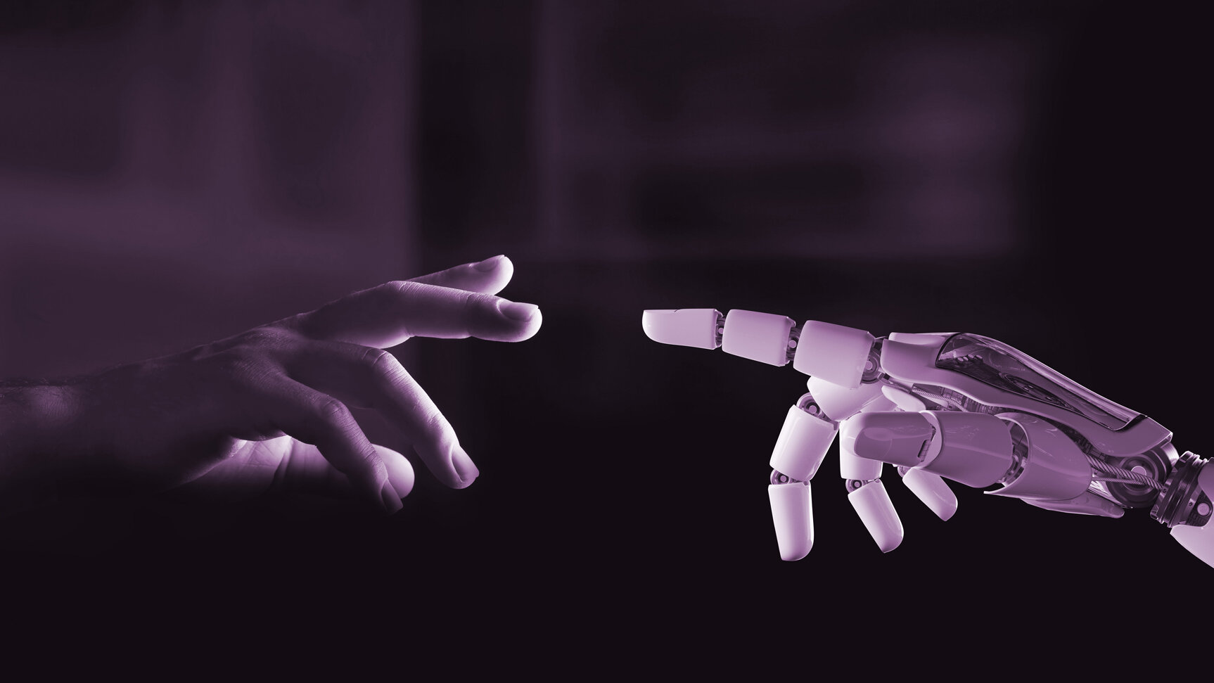 Eine menschliche und eine Roboterhand kurz vor der Berührung der Zeigefinger.